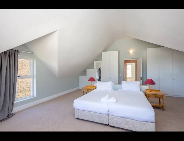 3 BEDROOM APARTMENT TO LET IN HOUT BAY CENTRAL